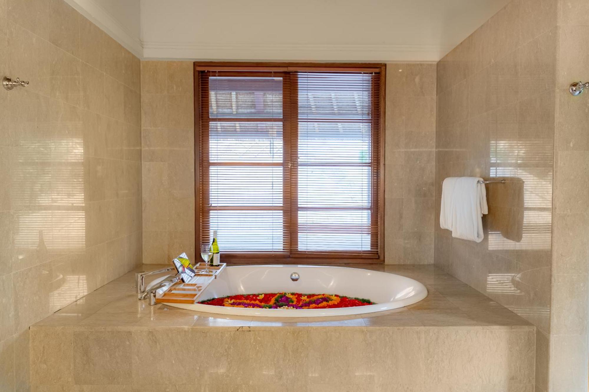 Villa Dorado - Steps From Jimbaran Beach 外观 照片